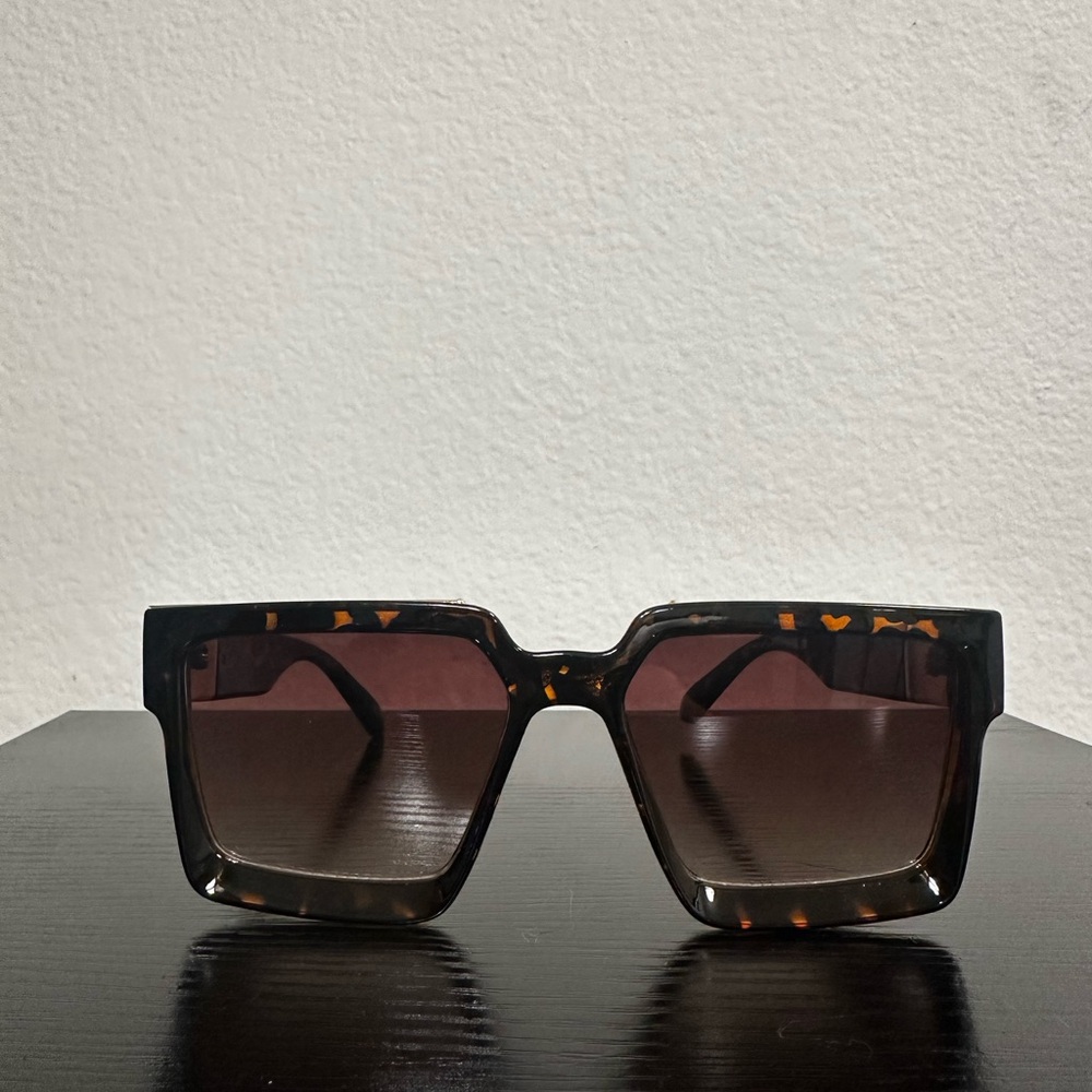 Tortoise Shell Square Sunglasses